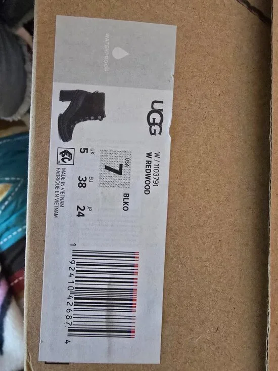 UGG BLACK WATERPROOF SUEDE REDWOOD BOOTS Size 7 - Picture 4 of 12